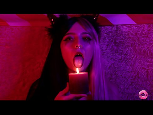 ❤️ Μια παθιασμένη πίπα από ένα σέξι Succubus με ένα σπέρμα στο στόμα της. Πορνό βίντεο ☑