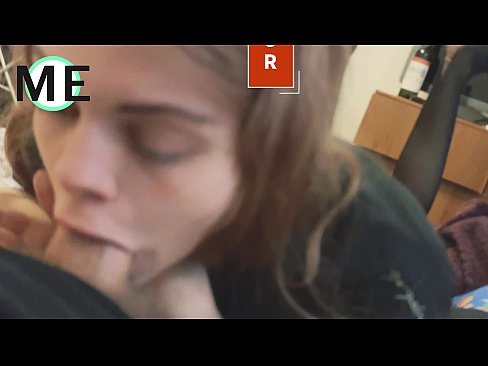 ❤️ Πούτσος στο λαιμό της, σκισμένο καλσόν και σκισμένα τακούνια Πορνό βίντεο ☑